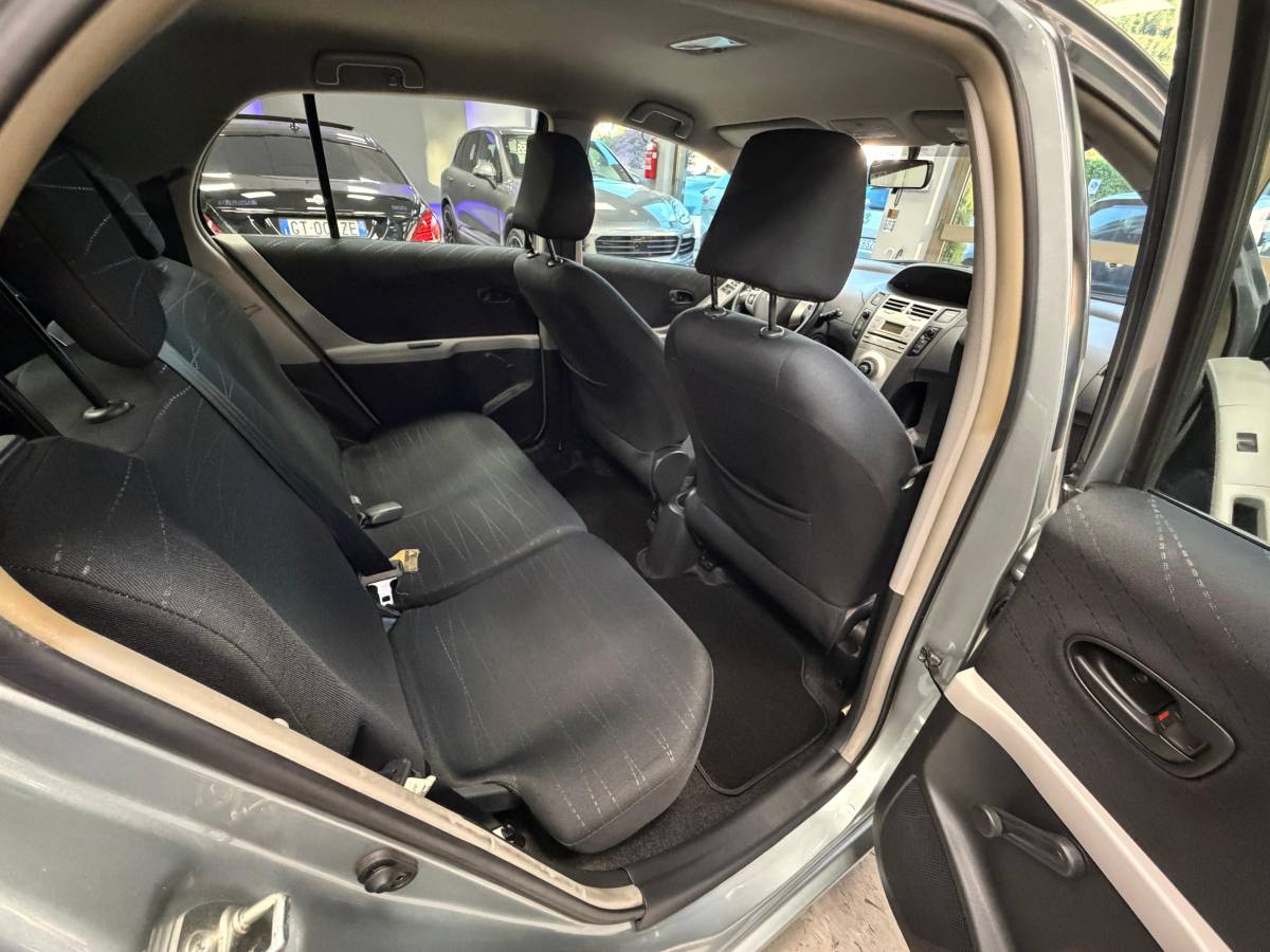 TOYOTA YARIS