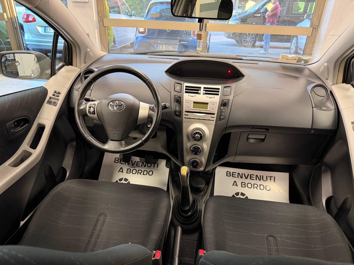 TOYOTA YARIS